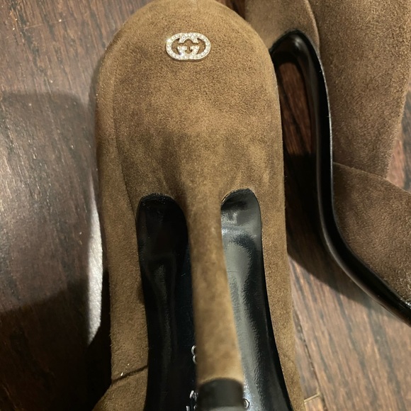 Gucci suede peep toe heels - Picture 2 of 9
